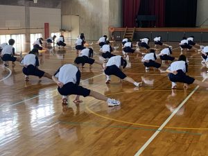運動会ダンス練習（１年） (3)